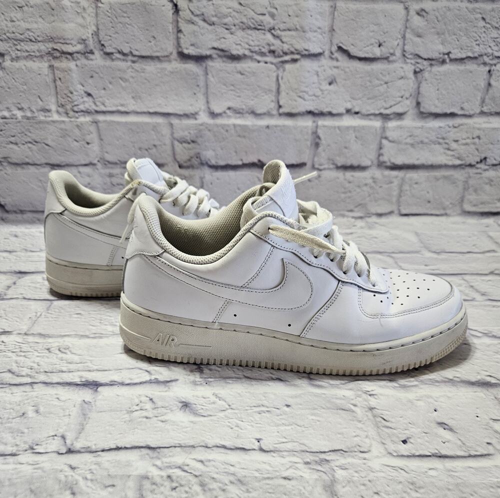 Nike Air Force 1 AF1 '07 Low Men's Triple White Sneakers Size 10 CW2288-111 GUC